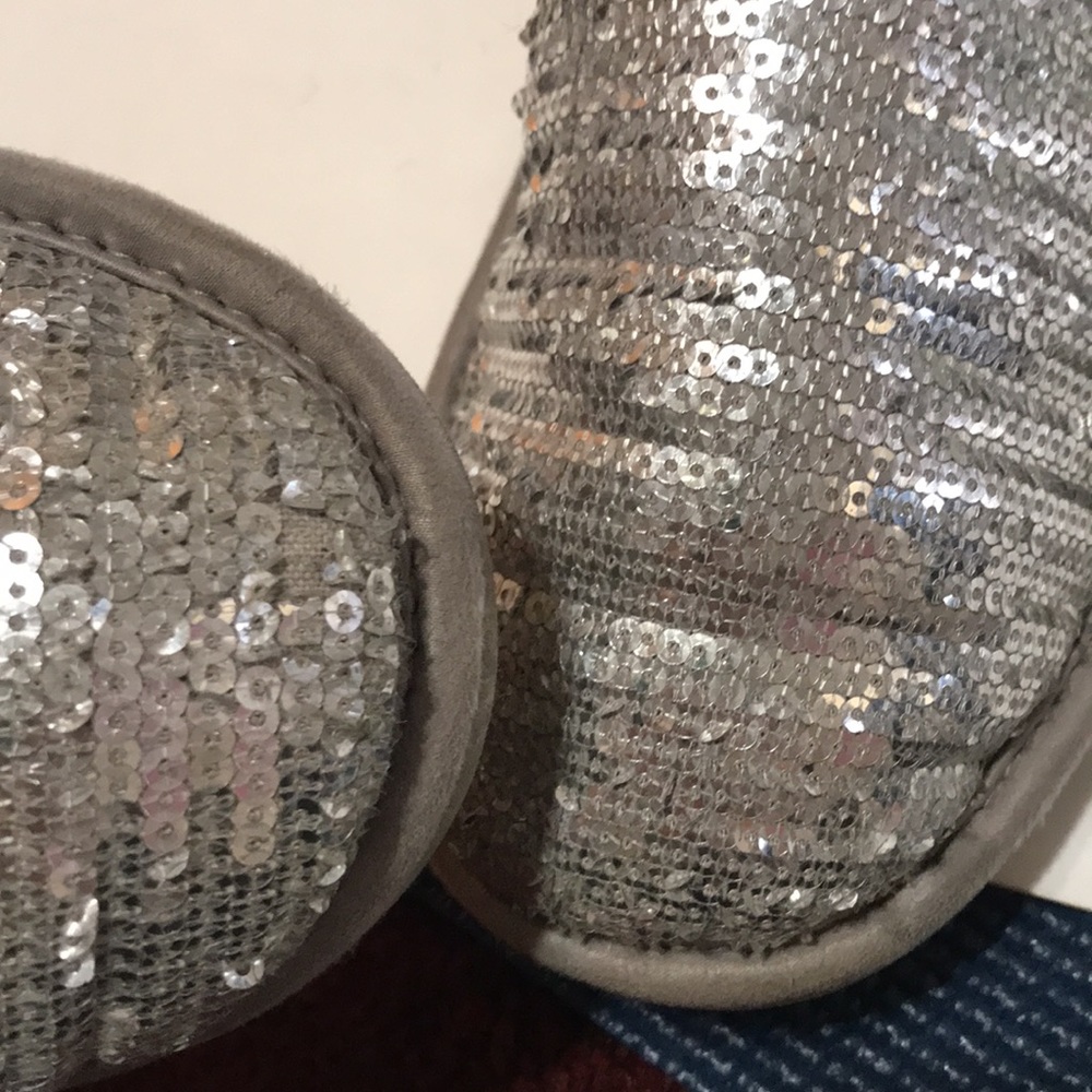 UGG Australia Classic Short Boot Silver Sequin Kid 4 Sheepskin Essential Sparkle - Picture 16 of 17